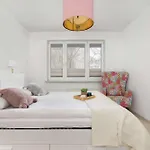 Bright In Perfect For Remote Work By Renters *