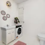 Bright In Perfect For Remote Work By Renters 아파트 크라쿠프