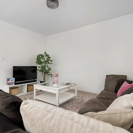 Διαμέρισμα Bright In Perfect For Remote Work By Renters Krasków