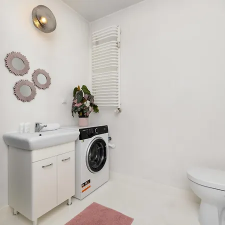Bright In Perfect For Remote Work By Renters Apartment Krakow